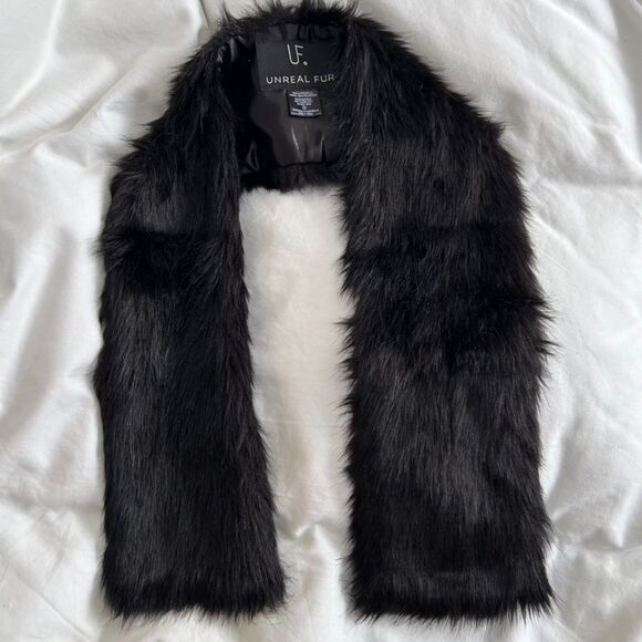 Unreal Fur Scarf - Black - Picture 1 of 7
